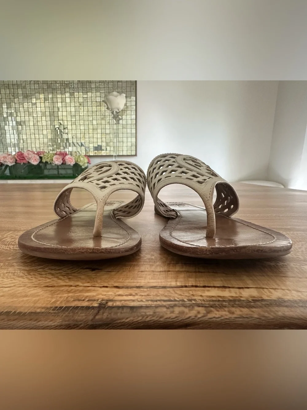 Tory Burch Thatched Preforated Logo Serenity Thong Sandal